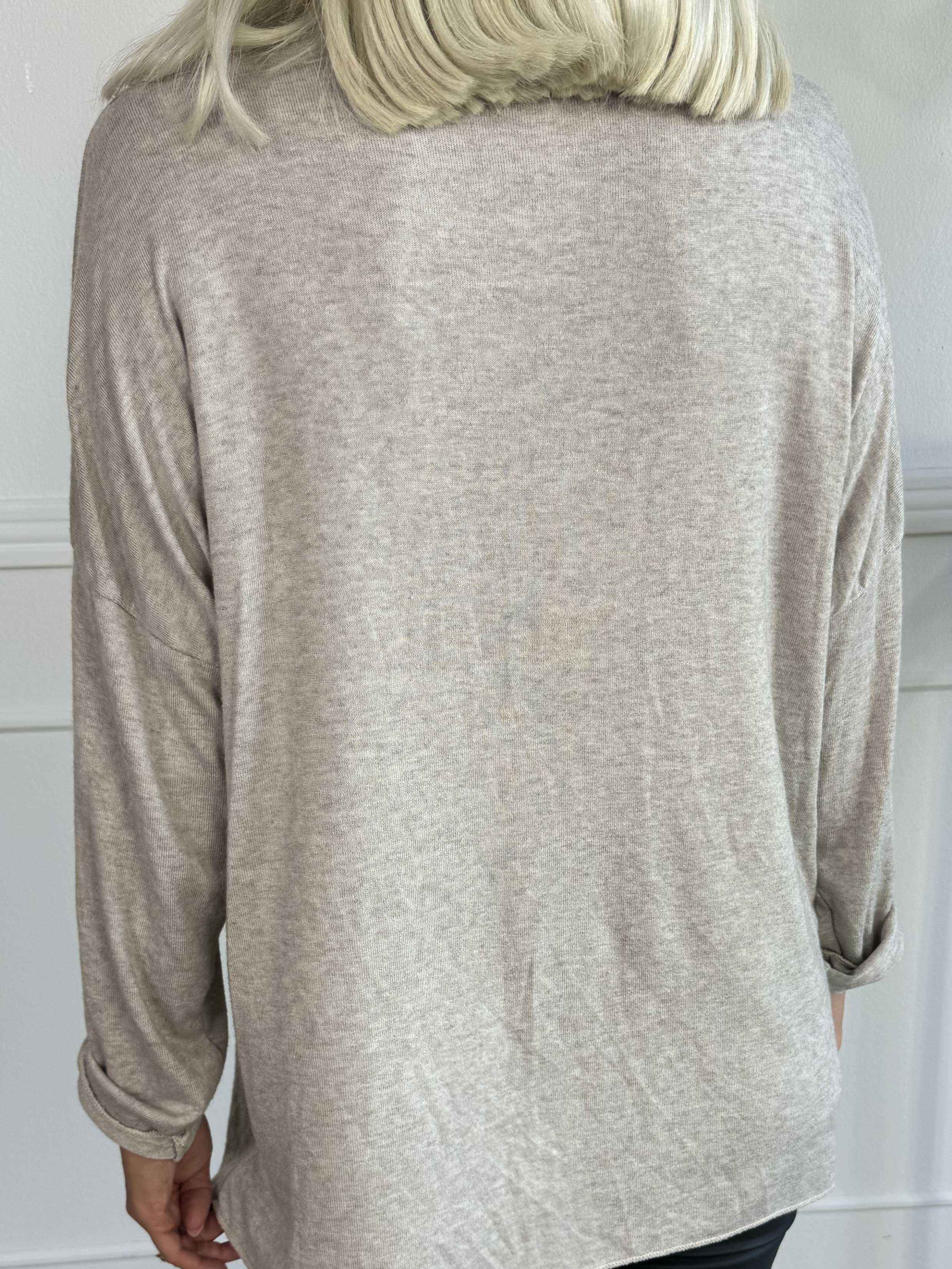 Djamila - Blus i mjuk viskos med v-ringning